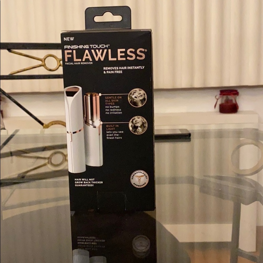 Flawless Finishing Touch-Facial Hair Remover - Picture 4 of 8